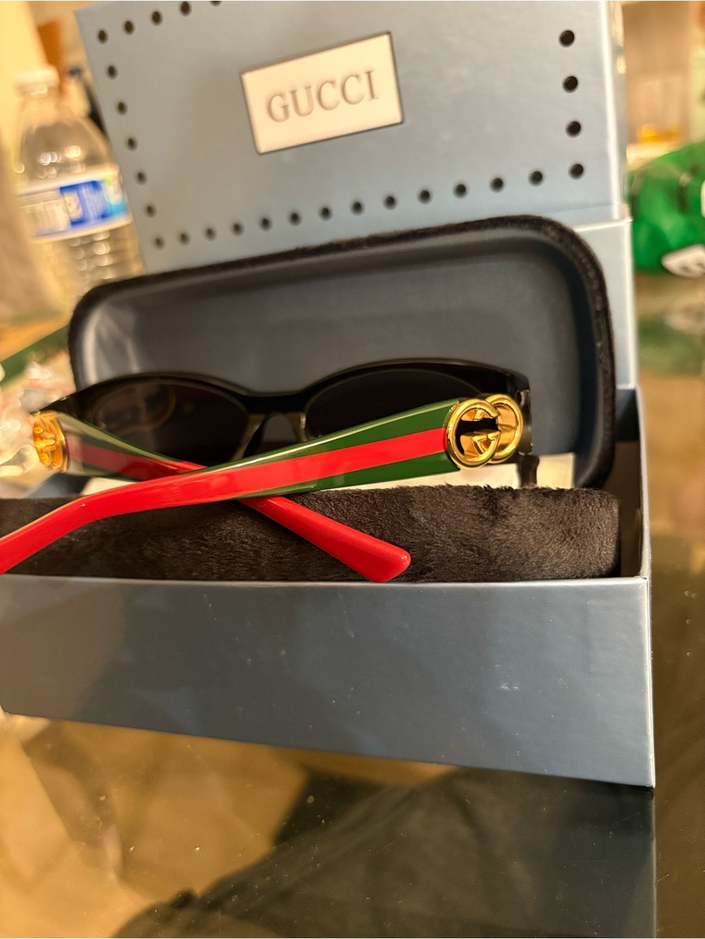 Gucci Black Oval Logo Sunglasses new with packaging - Picture 4 of 13
